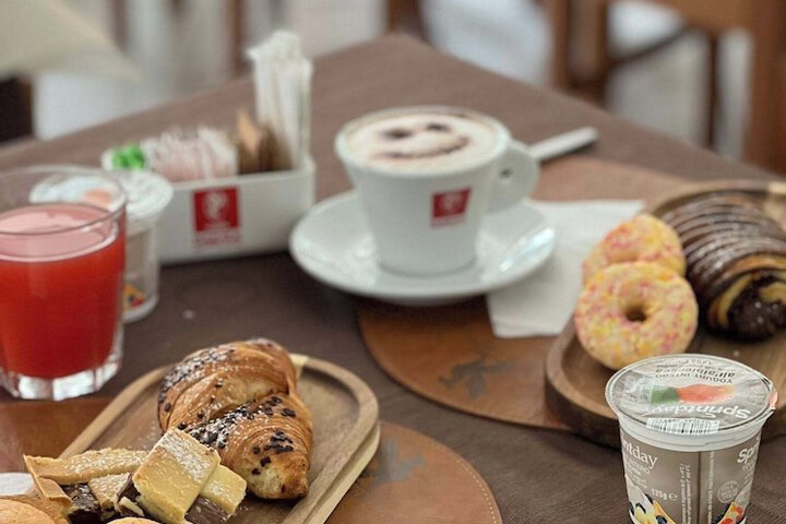 Breakfast/Coffee Service 26 of 44