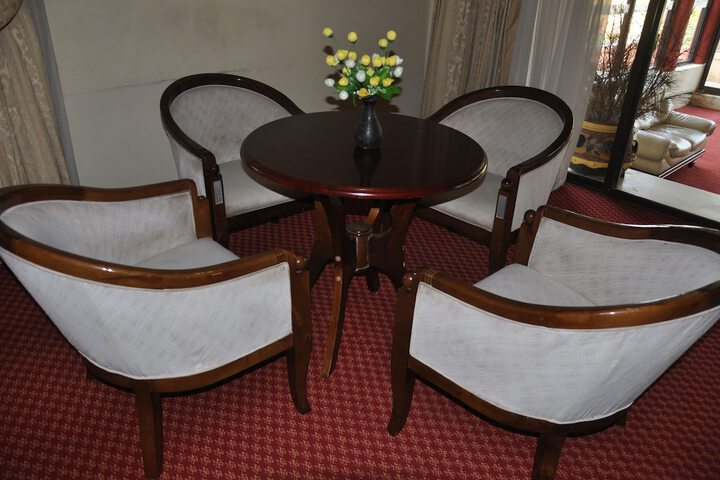 Lounge 11 of 23
