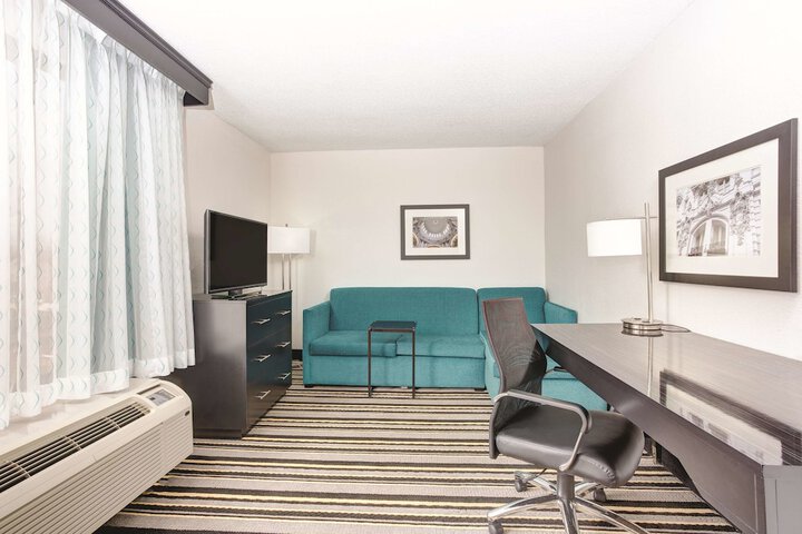 La Quinta Inn & Suites by Wyndham Jackson North