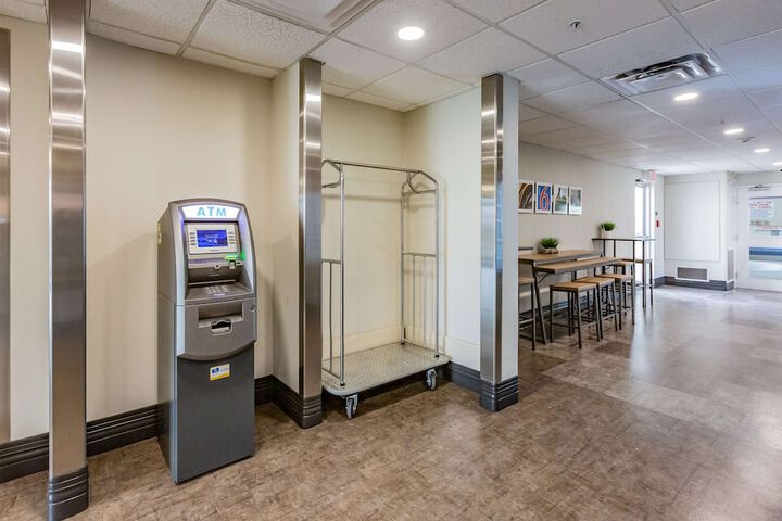 Entrance & Lobby