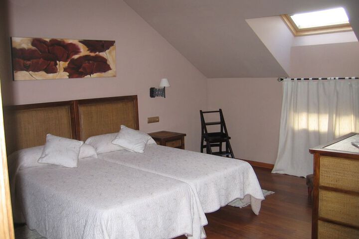 Room 7 of 18