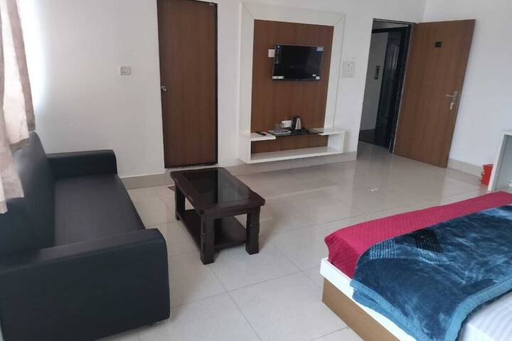 Room 11 of 32