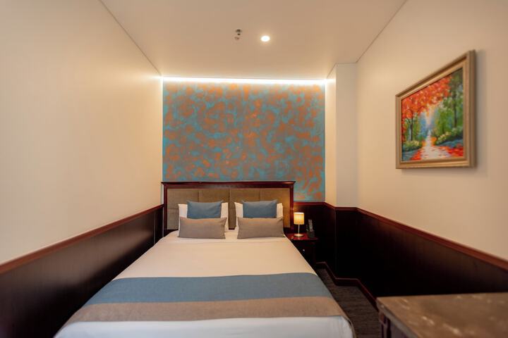 Room 16 of 50