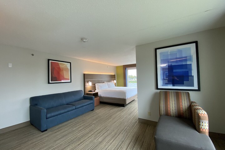 1 King Bed (4 of 27)