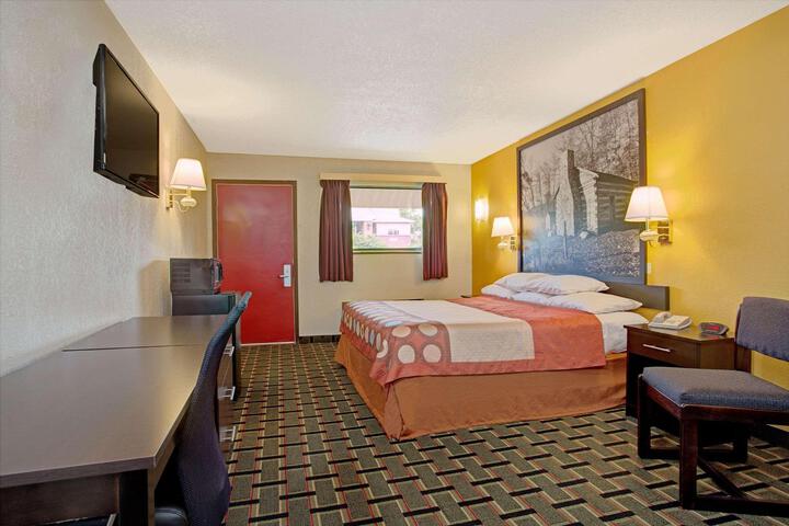 1 Double Bed Accessible Room (2 of 36)