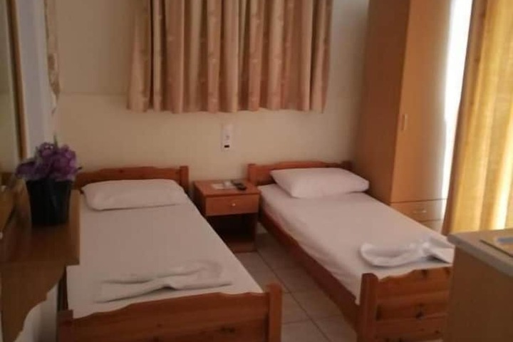 Room 32 of 69