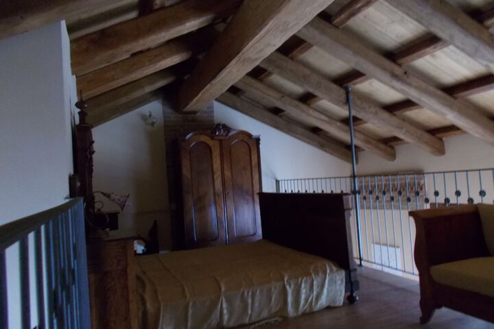 Room 9 of 38