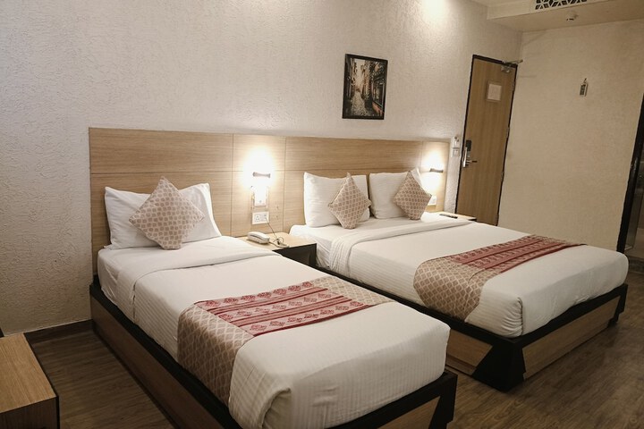 Room 5 of 8