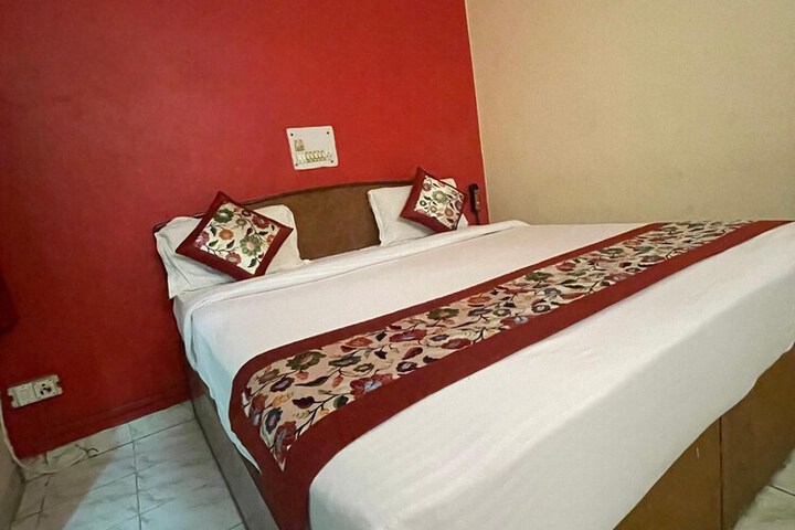 Room 6 of 19