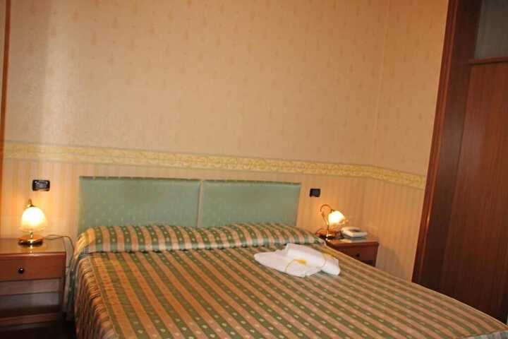 Room 15 of 40