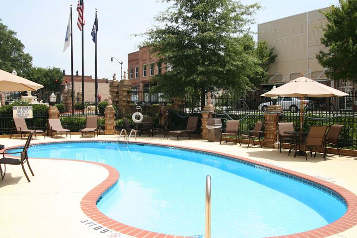 Hotel Pool