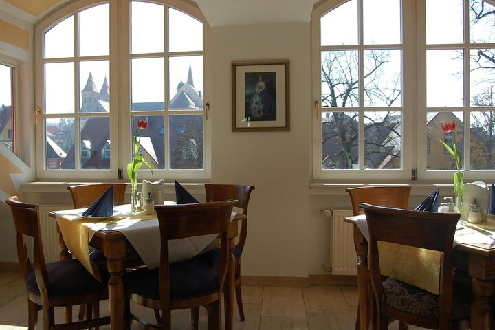 Dining 20 of 31