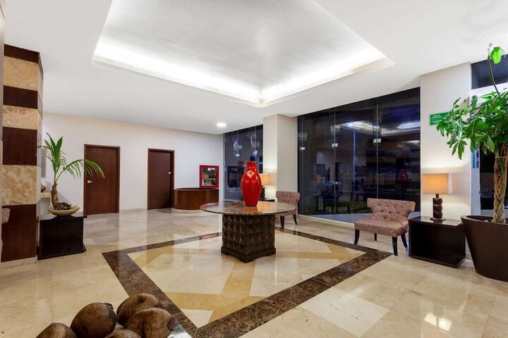 Entrance & Lobby