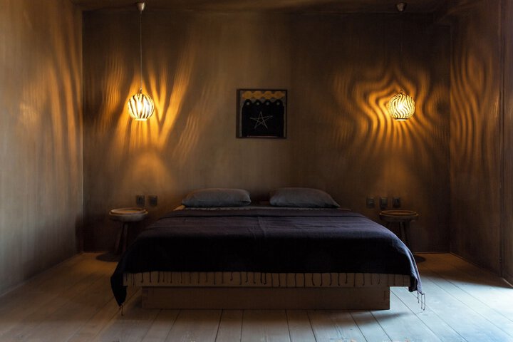 Room 53 of 142