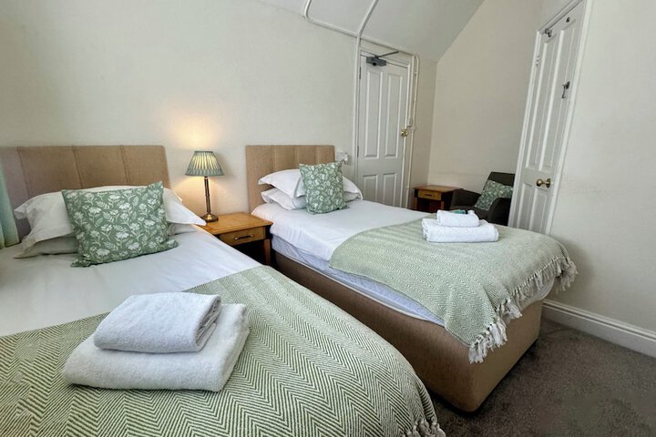 Room 10 of 24