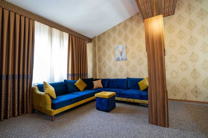 Room 9 of 28