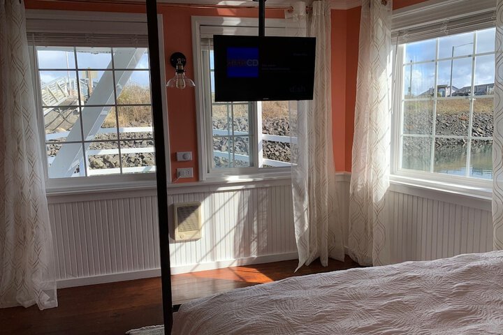 Room 25 of 83