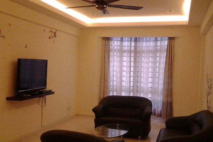 Room 8 of 9