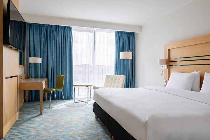 Room 40 of 228