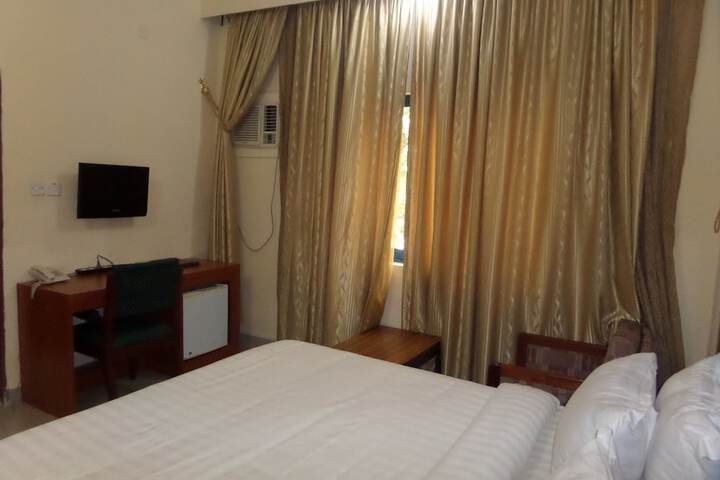 Room 5 of 23