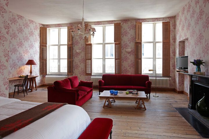 Room 9 of 28