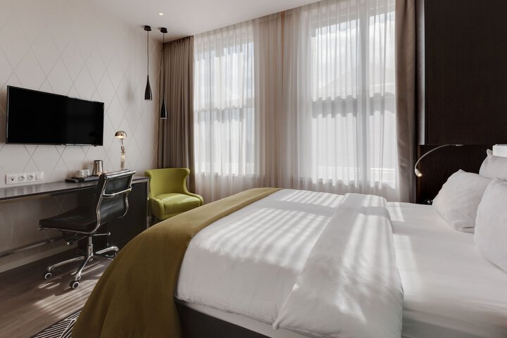 Room 13 of 68