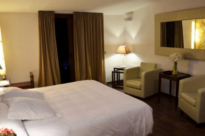 Room 10 of 72
