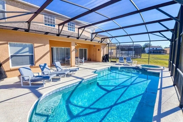 Pool 10 of 14
