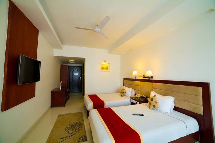 Room 12 of 32