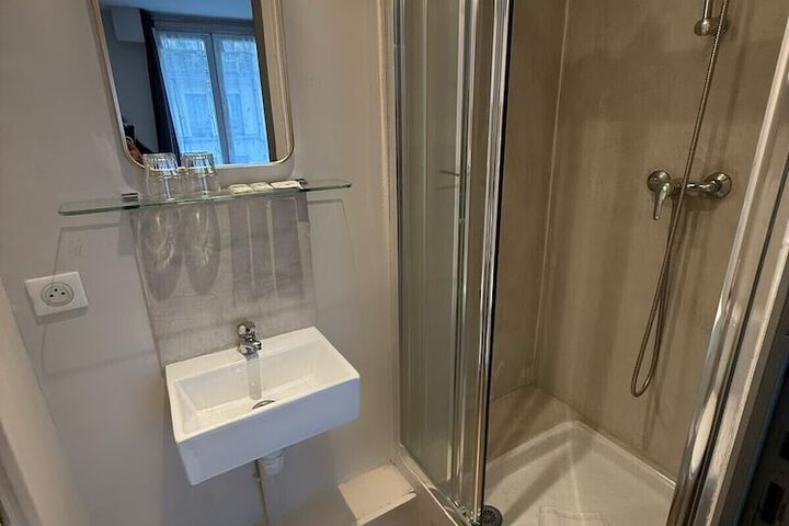 Room 70 of 79