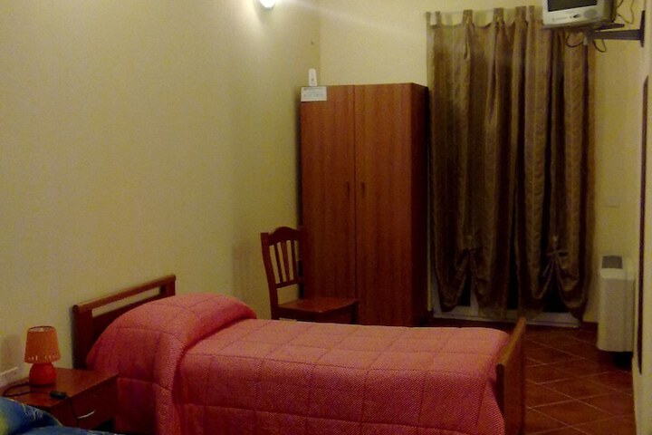 Room 6 of 65
