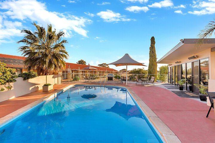Pool 52 of 65