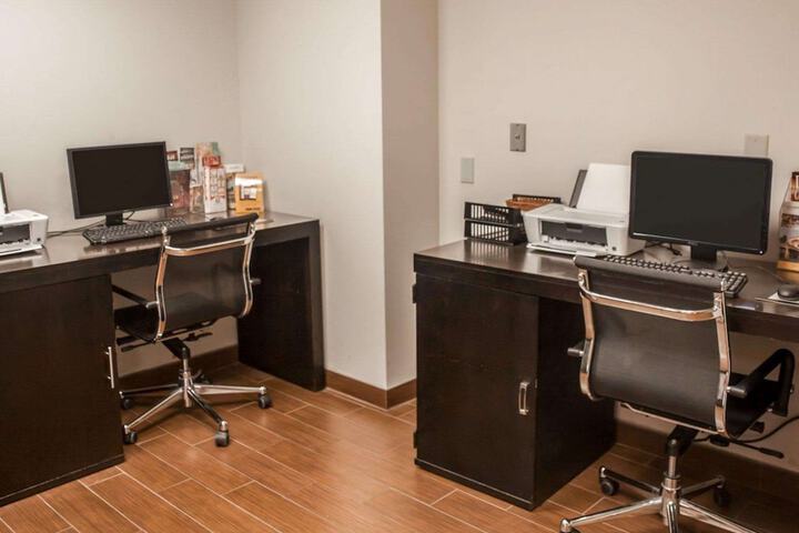 Business Center 55 of 57