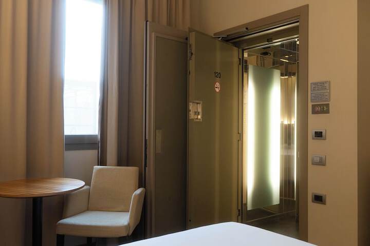 Room 28 of 132