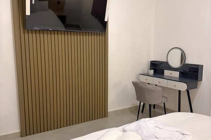 Room 70 of 339