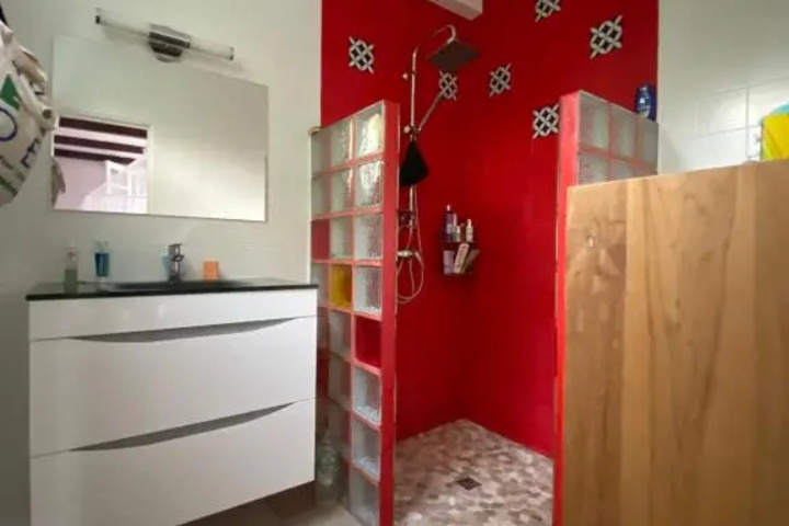 Room 4 of 11