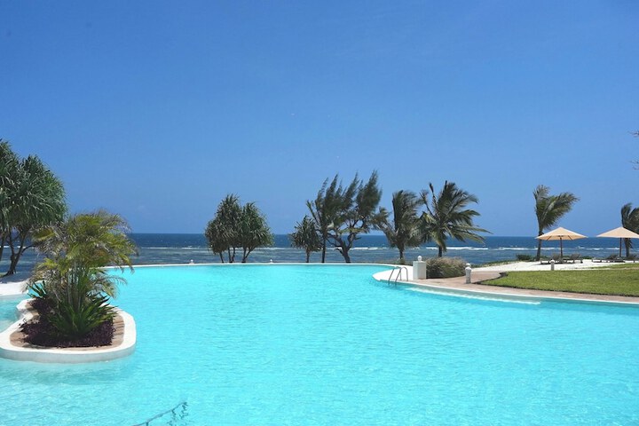 Pool 15 of 21