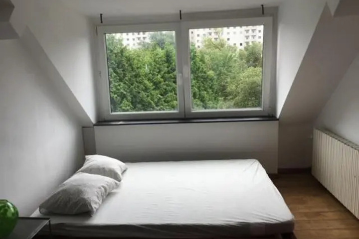 Room 2 of 8