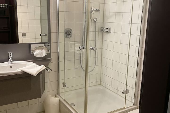 Room 12 of 36