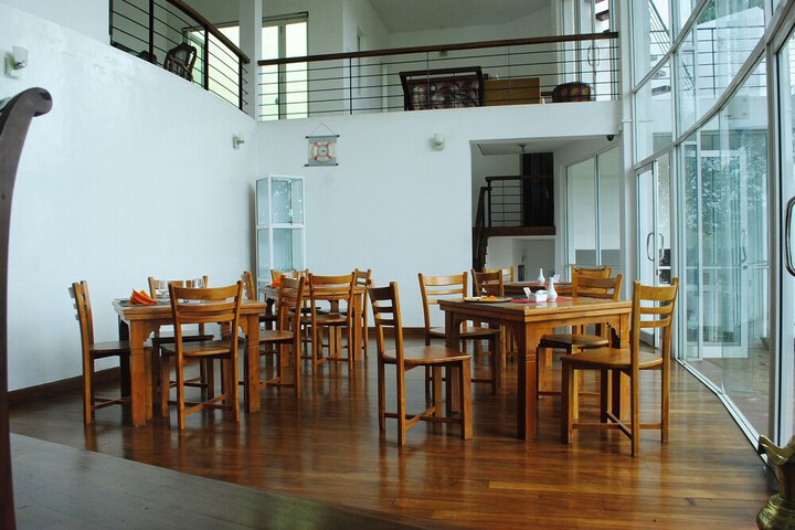 Dining 46 of 70