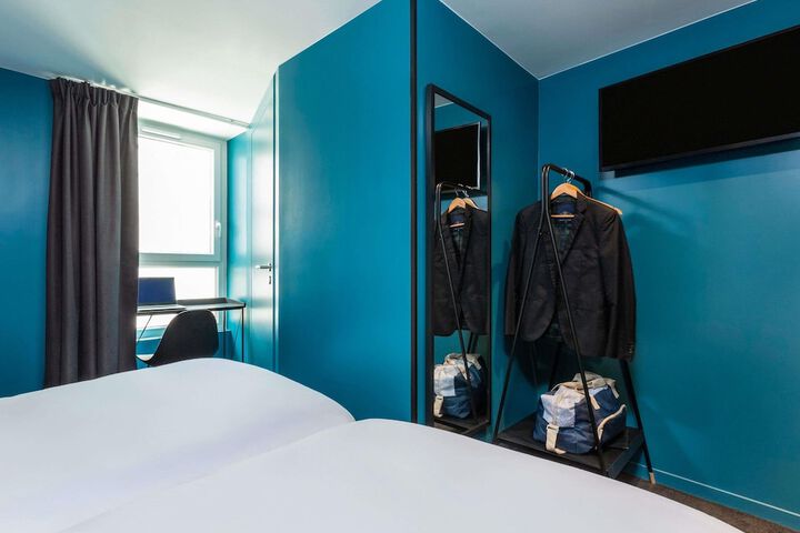 Room 11 of 30