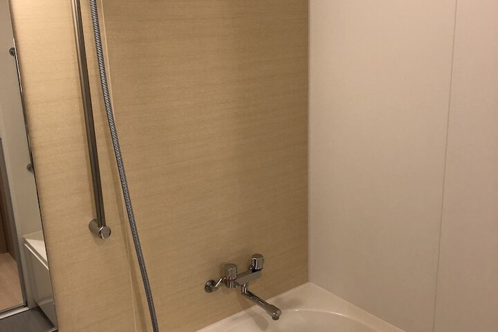 Room 33 of 46