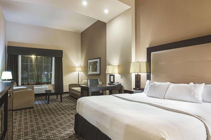 2 Queen Beds Accessible (2 of 12)