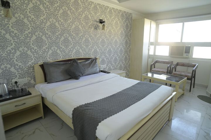 Room 12 of 19