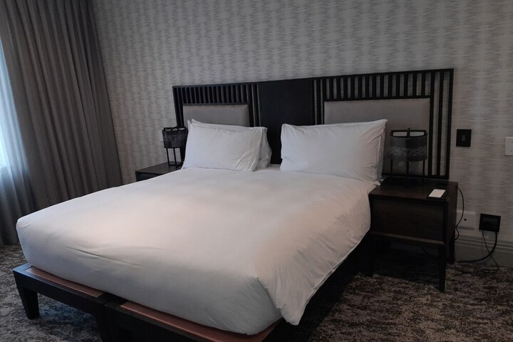 Room 11 of 38