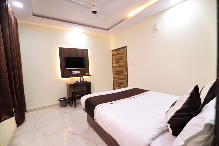 Room 11 of 22