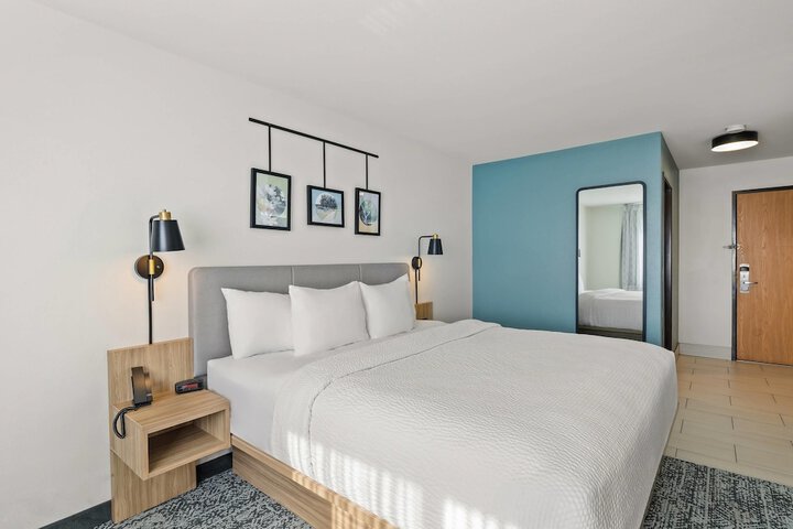 Room 9 of 34