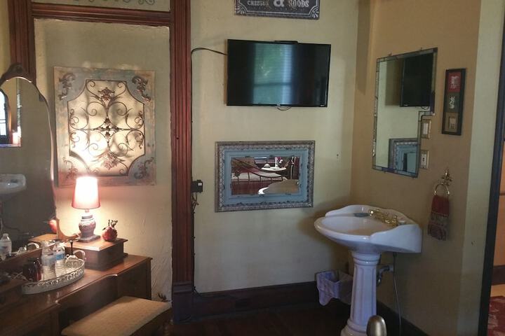 Room 9 of 46