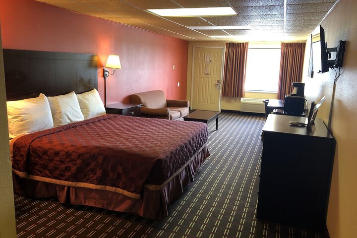 1 King Bed (1 of 17)