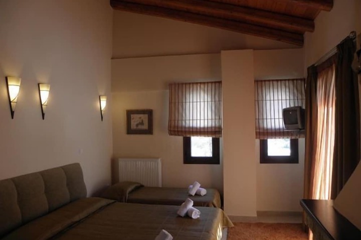 Room 11 of 38